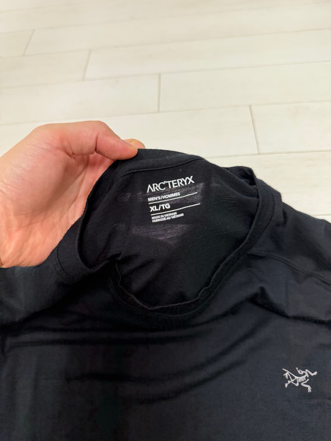 아크테릭스 이오니아 LS 긴팔 블랙 XL 판매합니다. 깔끔한 블랙 색상이 상품이미지3