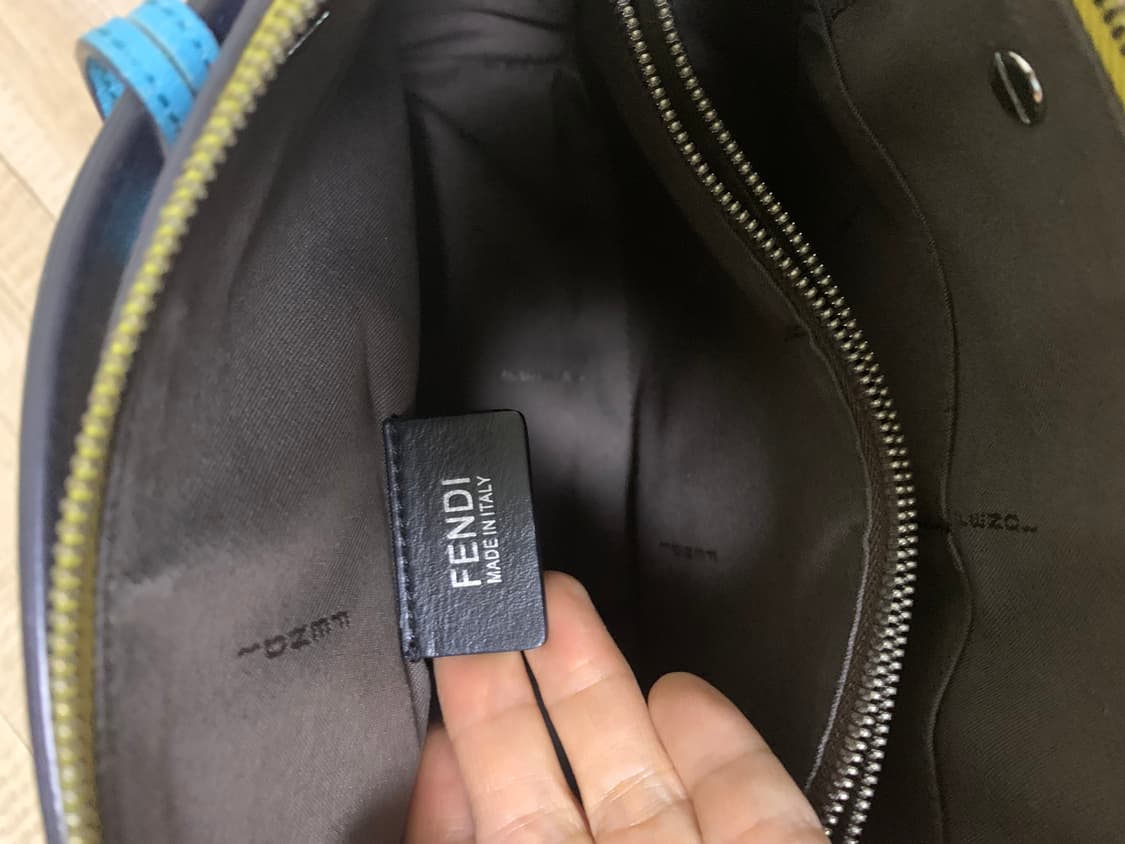 펜디 바이더웨이 버건디 숄더토트백.  정품 상품이미지6