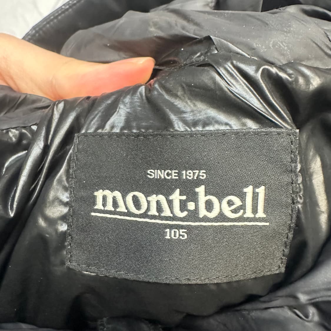 몽벨 블랙유광패딩 105 상품이미지3