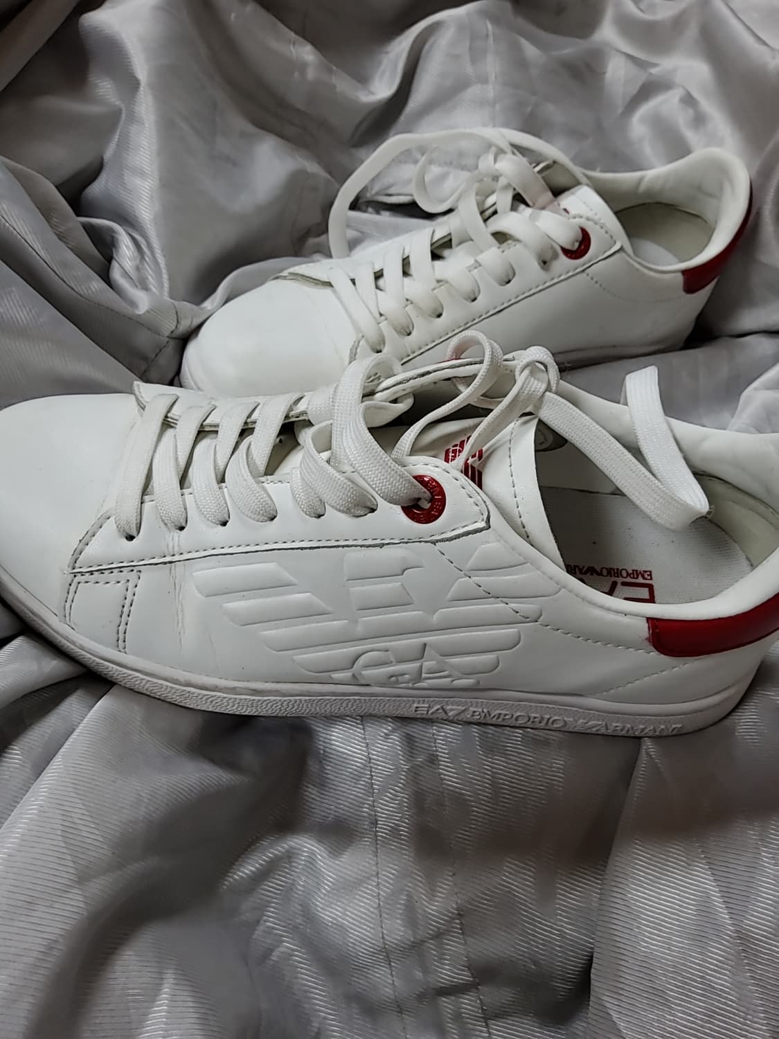 엠포리오 아르마니  화이트 스니커즈 230 상품이미지1