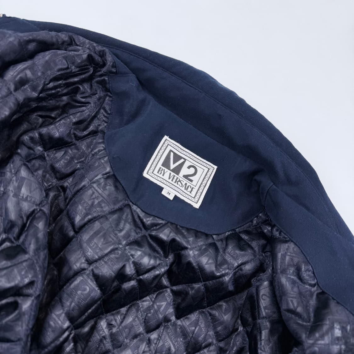 베르사체 V2 메두사인장 봄버 자켓 상품이미지6