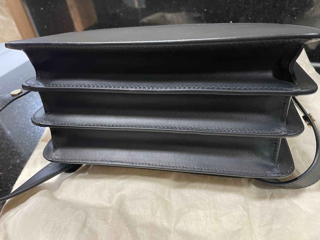 마르니 블랙 카프스킨 트렁크 미디엄 숄더백 상품이미지6