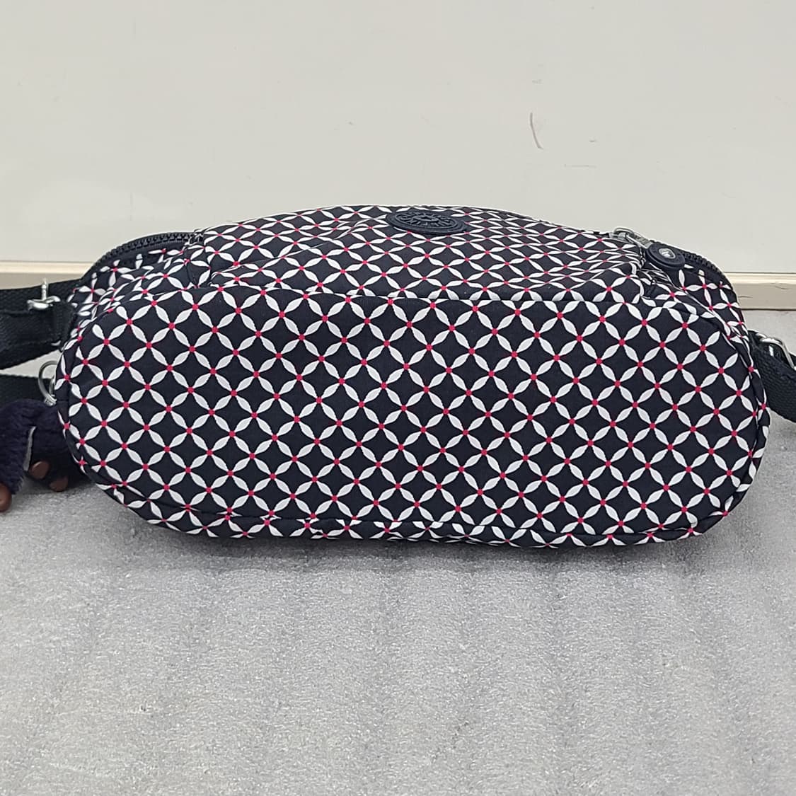 상태 아주좋은 신형 키플링 크로스백 37x23x11cm 상품이미지7