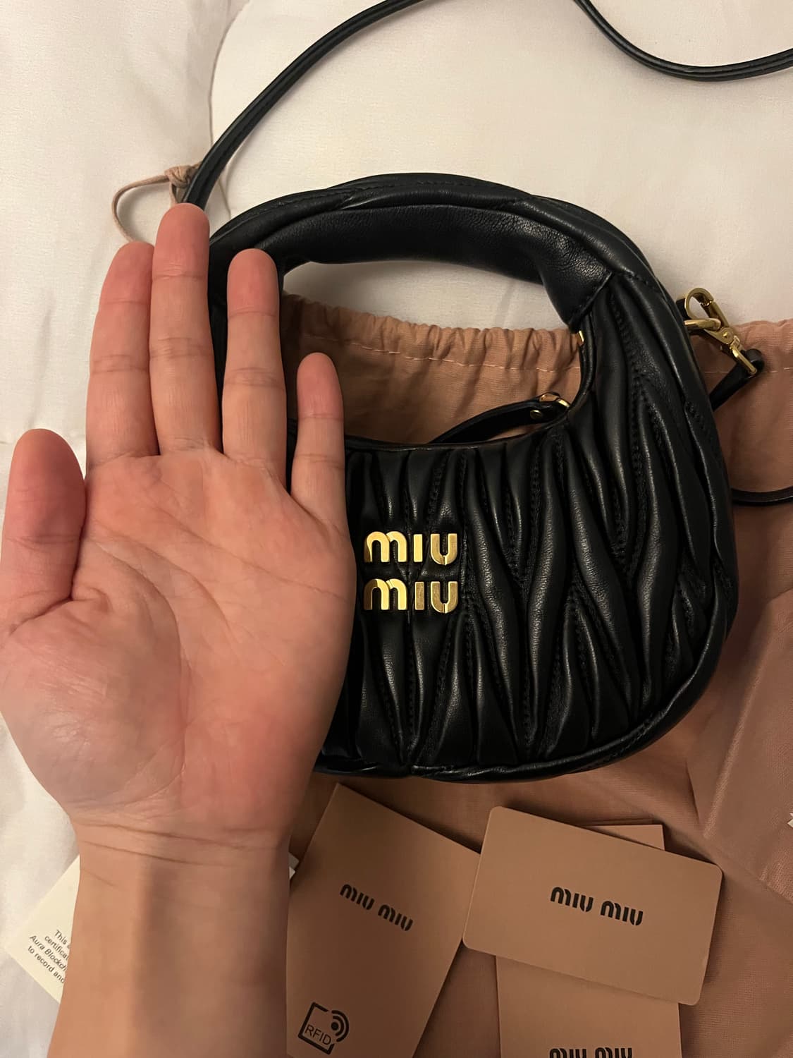 미우미우 마테라쎄 나파 호보 미니백 상품이미지2