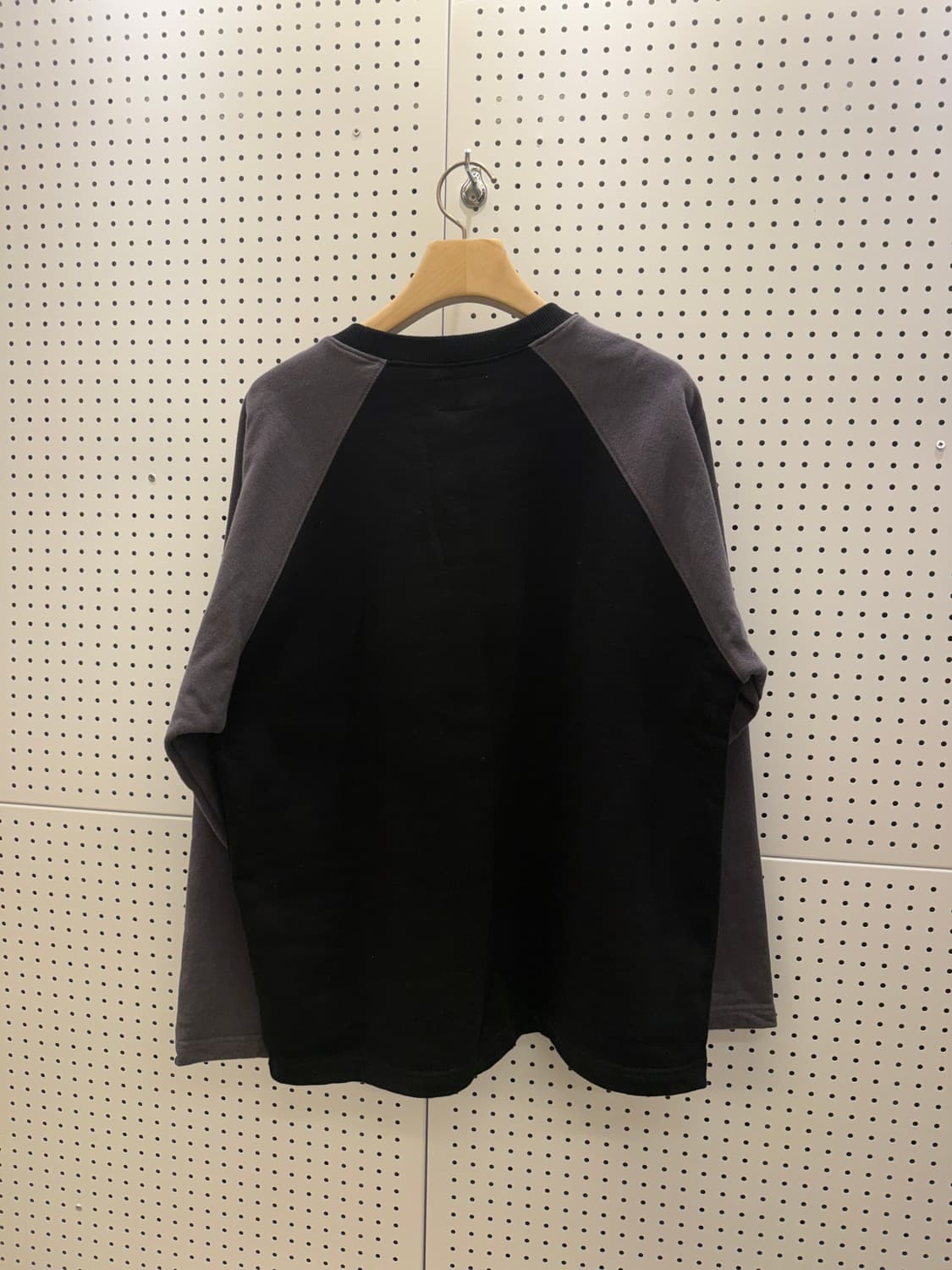 디스이즈네버댓 센터로고 투톤 맨투맨 U878 상품이미지3