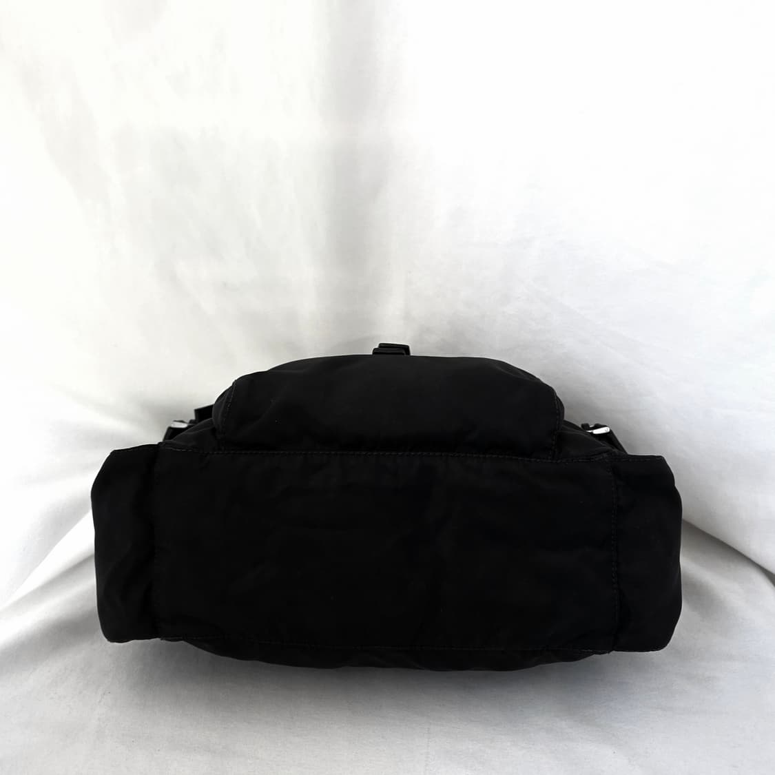 [정품 PRADA] 프라다 사이드 투포켓 나일론 크로스백 남녀공용 상품이미지6