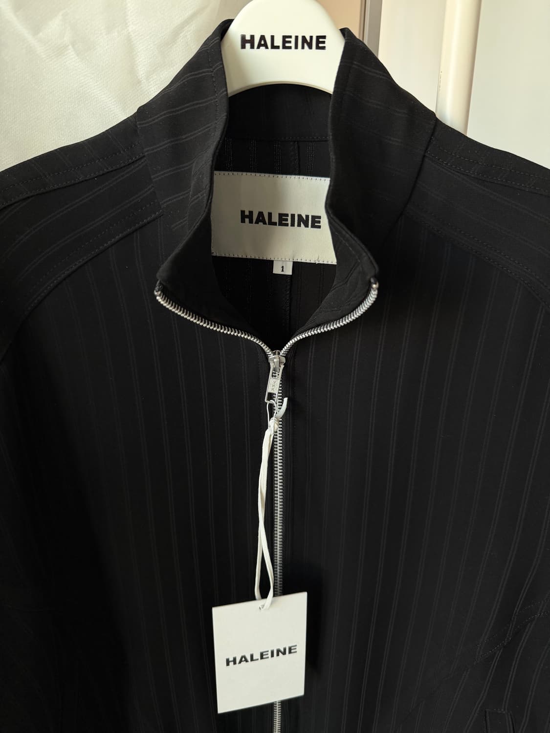 알렌느 (1)핀스트라이프 패널드 트랙 자켓 블랙 새상품 상품이미지2