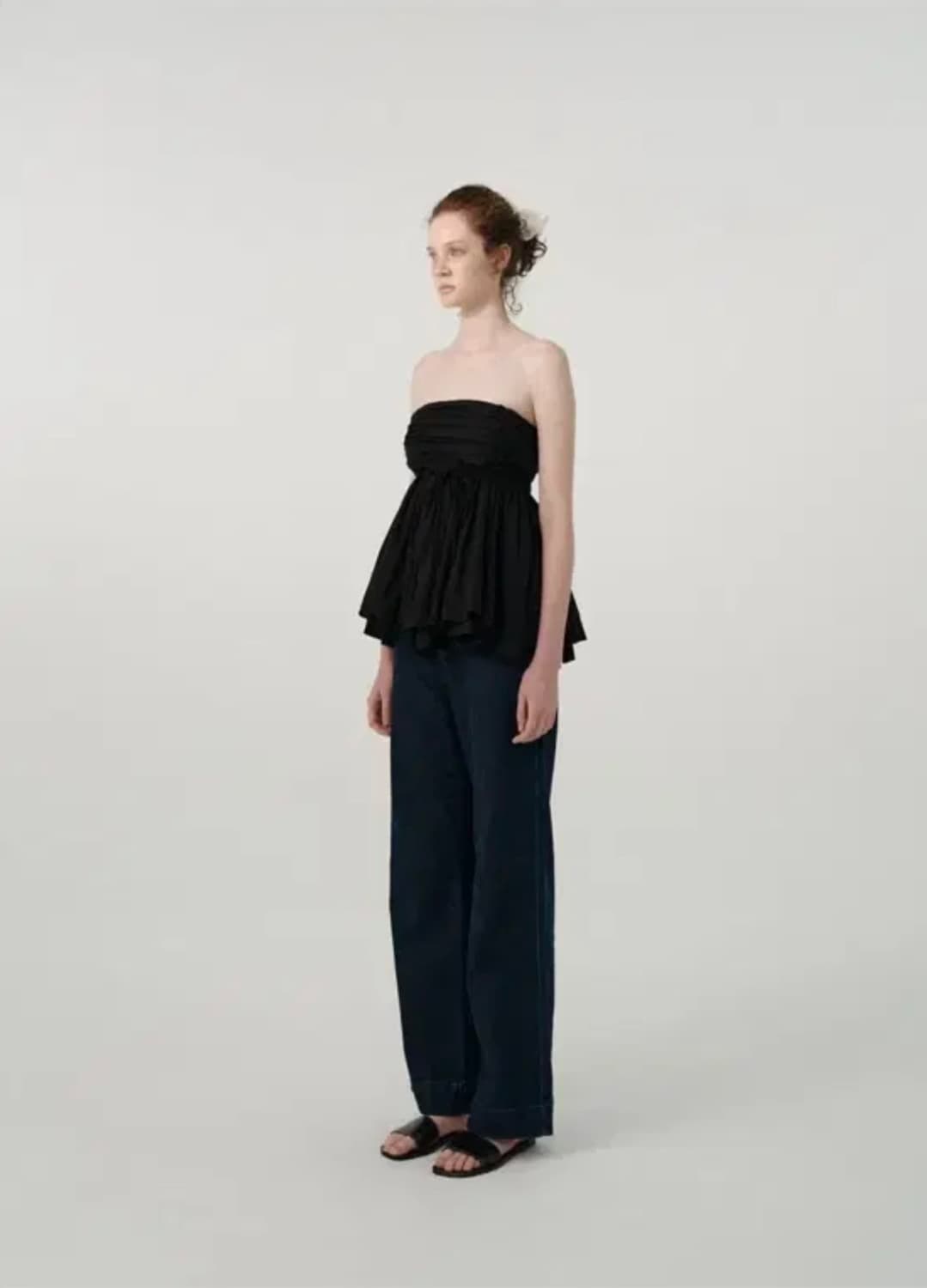 더바넷 Crepe Peplum Sleeveless Top - Black 상품이미지2