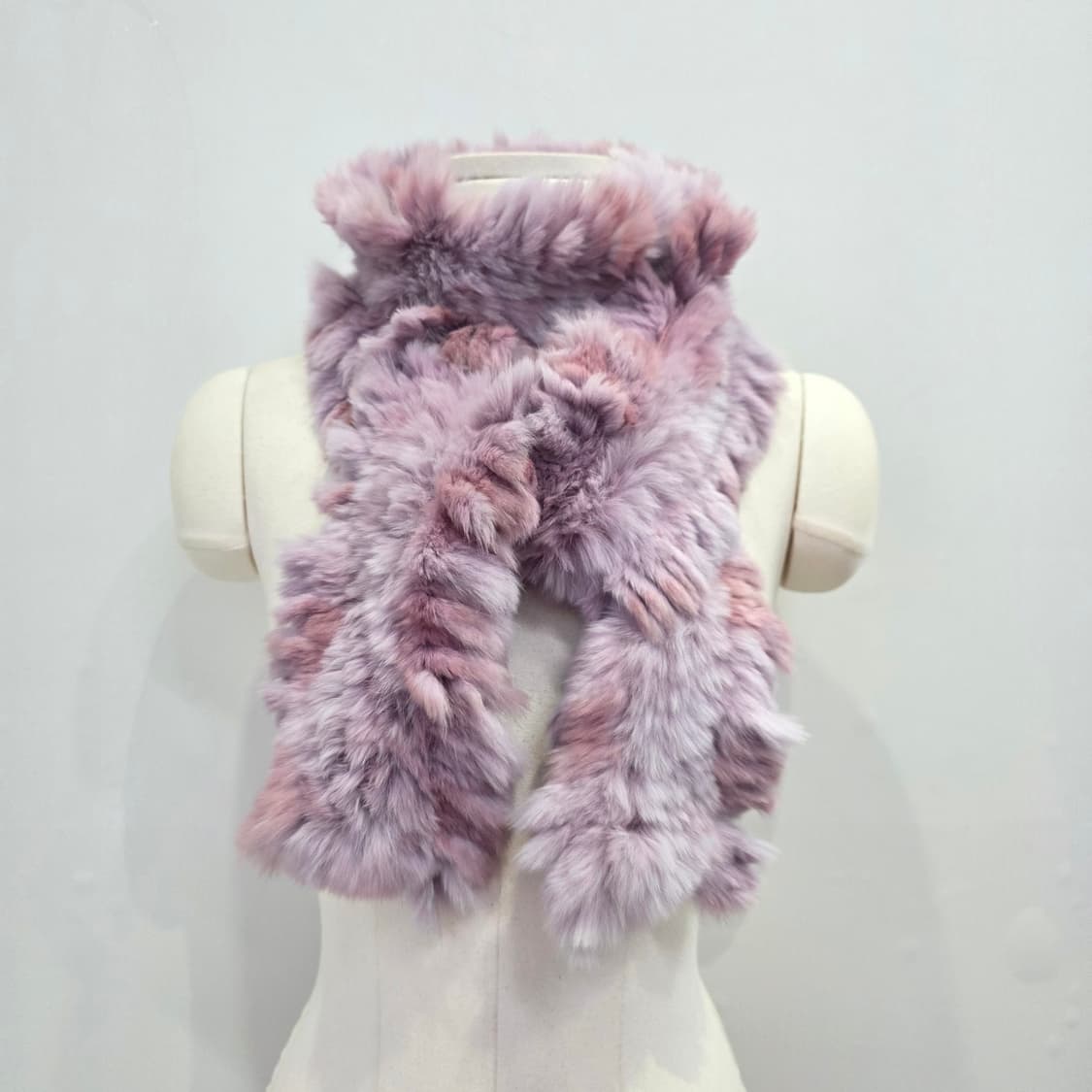 라일락 퍼플  프린지 디테일 래빗퍼 롱 머플러  상품이미지1