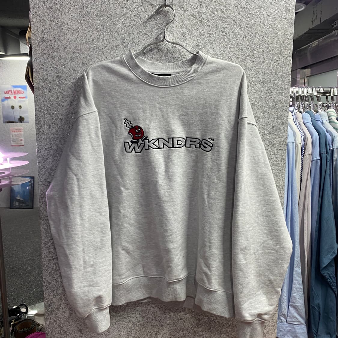 위캔더스 자수 빅로고 그레이 맨투맨 B3483 상품이미지2