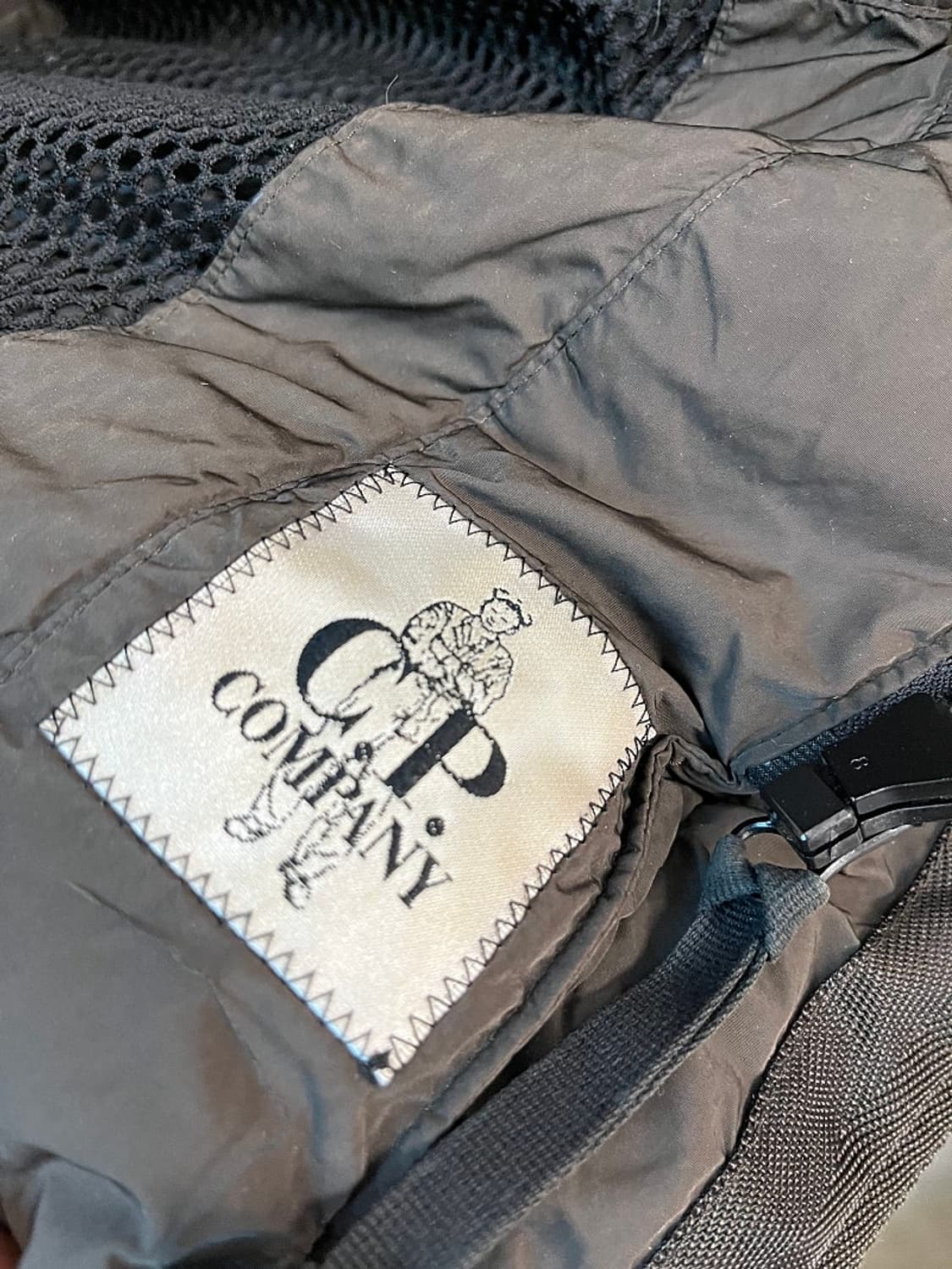 100) CP컴퍼니 초코브라운 고글 다운패딩  상품이미지6