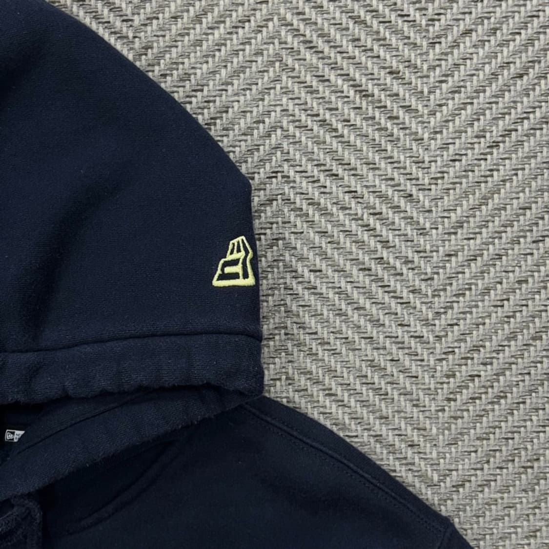 뉴에라 자수 그래픽 후드티 v2581 상품이미지5