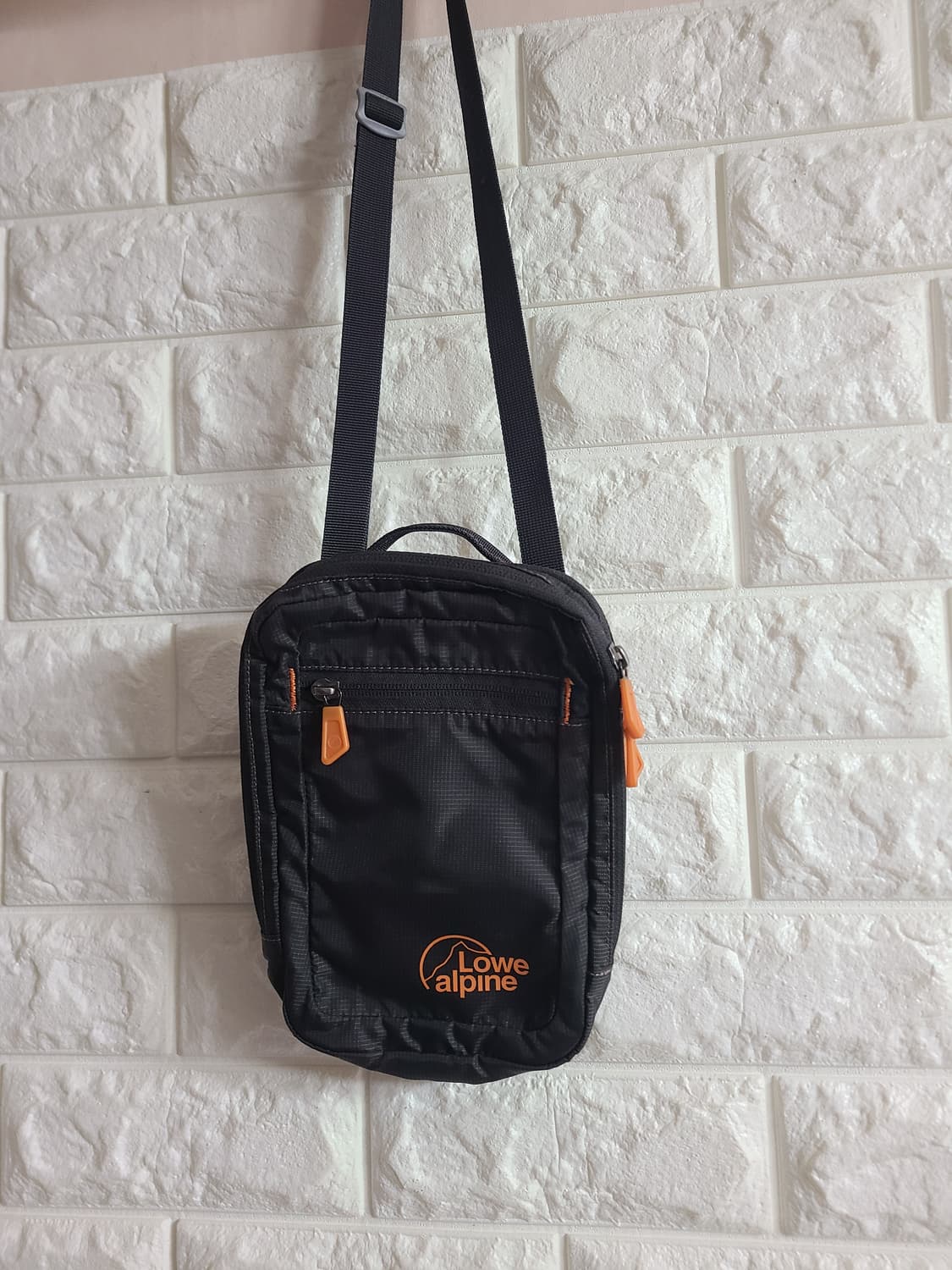 Lowe Alpine 크로스백 블랙 상품이미지1