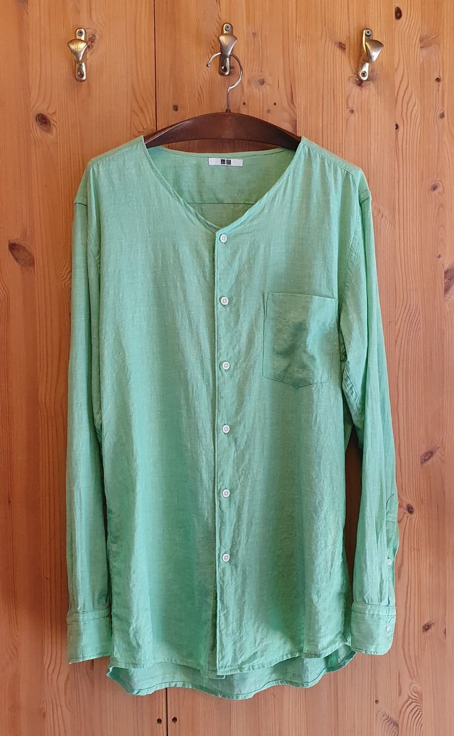 77.Uniqlo 린넨 브이넥셔츠(엘로우그린) 상품이미지1