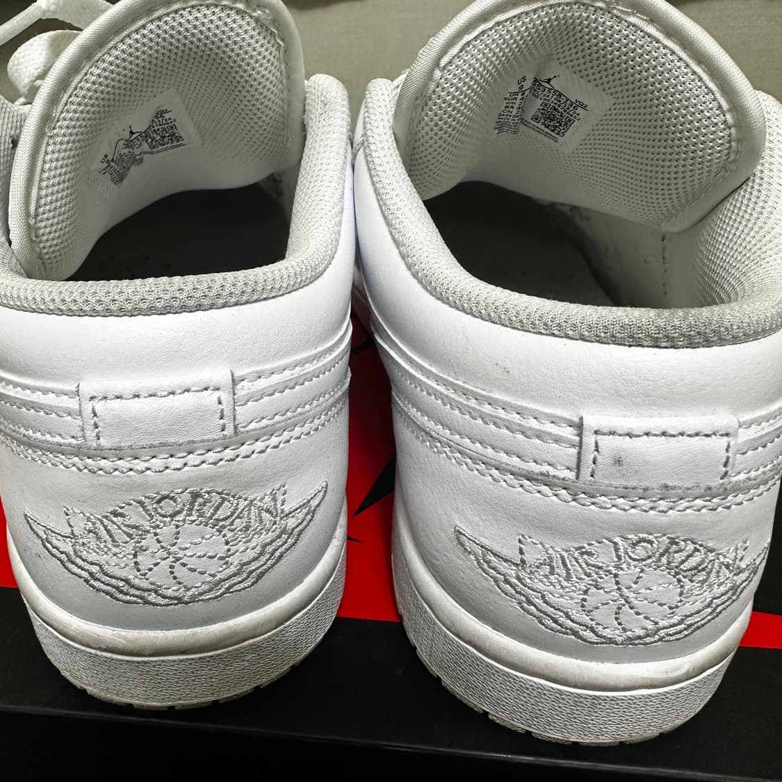 나이키 조던1 로우 트리플 화이트 상품이미지3