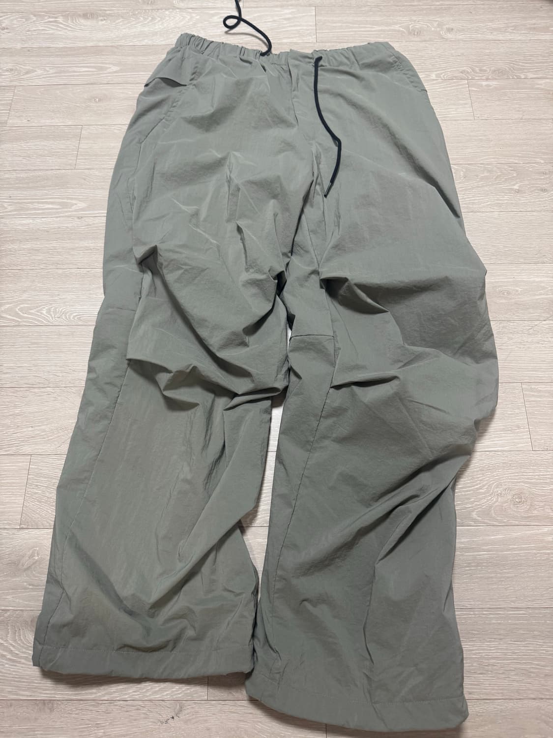 [2] 해칭룸 스노우 오버팬츠 파스텔 올리브 상품이미지1