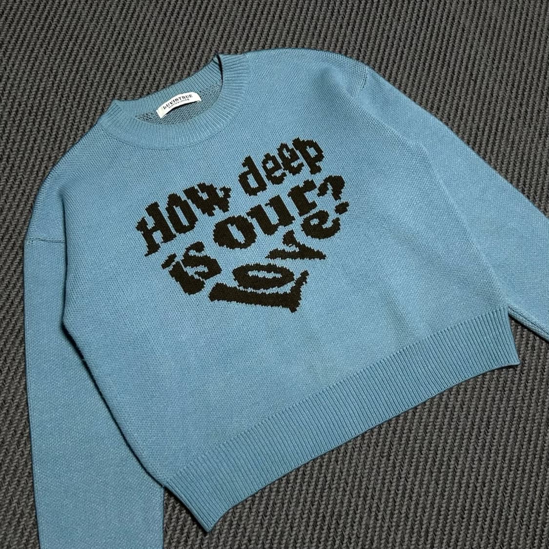 [F] LuvisTrue 러브이즈트루 우먼즈 레터링 라운드 니트 상품이미지2