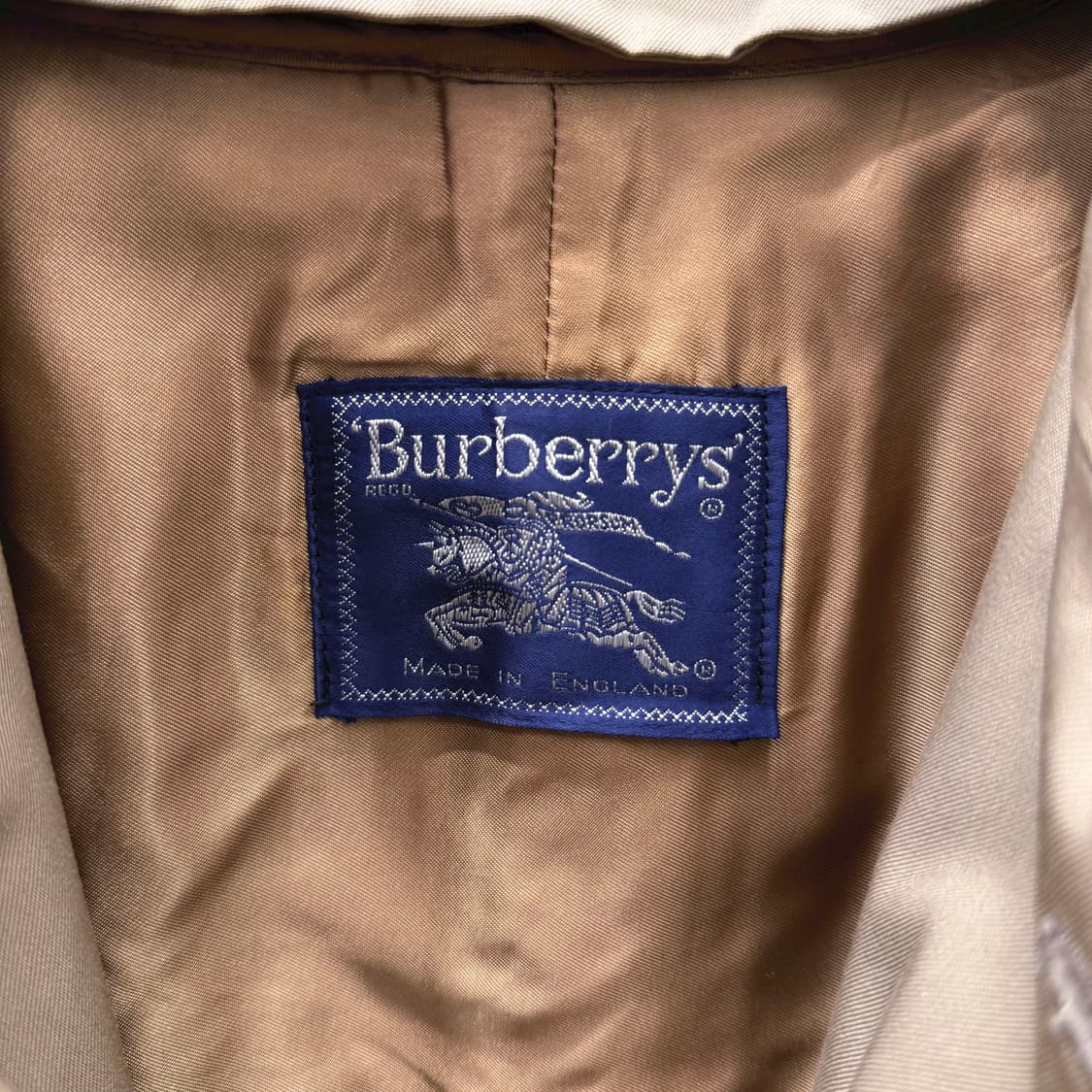 버버리 롱 코트 버튼 클로징 백 슬릿 스트랩 커프스 디테일 베이지 상품이미지7