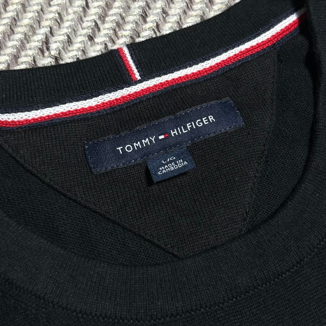 [L] Tommy 타미힐피거 블랙 코튼 라운드 니트 상품이미지4