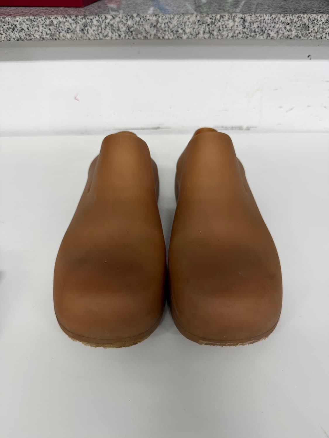 정품) 보테가베네타 남성 퍼들 러버 클로그 샌들 41 상품이미지1