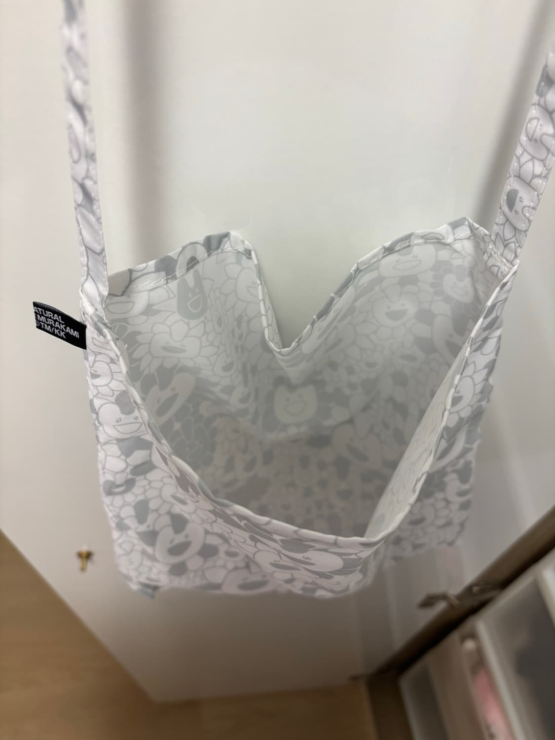 NewJeans x Murakami Cross Bag 혜인 버전 상품이미지7