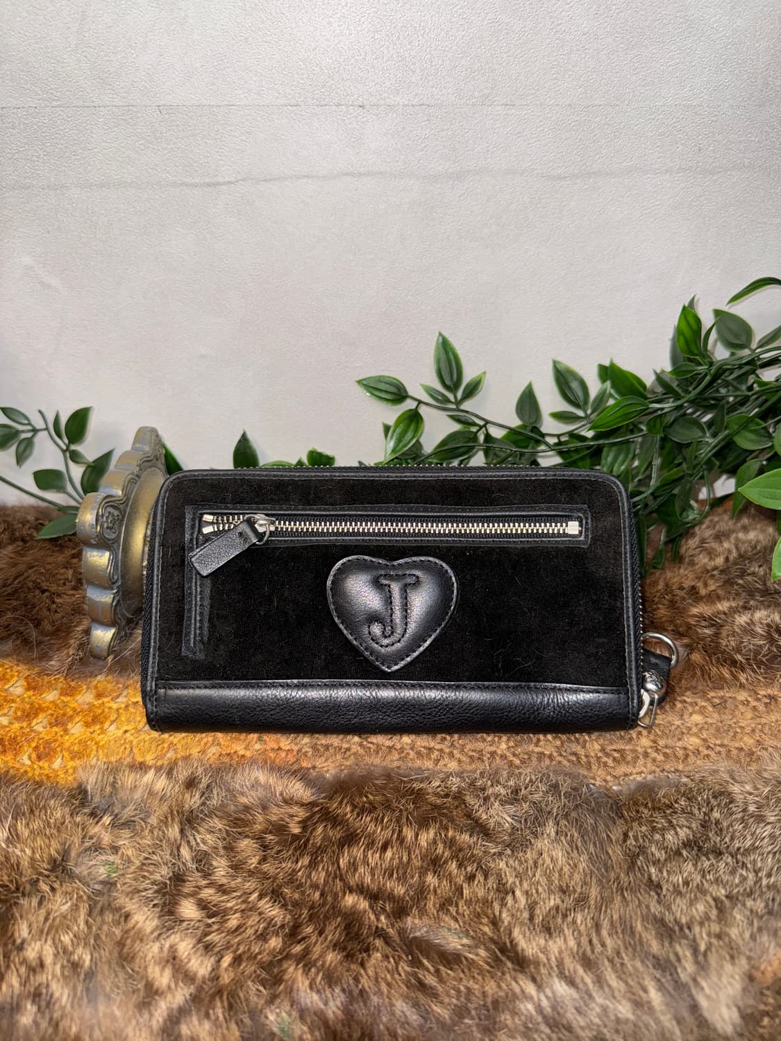 Juicy Couture black velvet wallet  상품이미지3