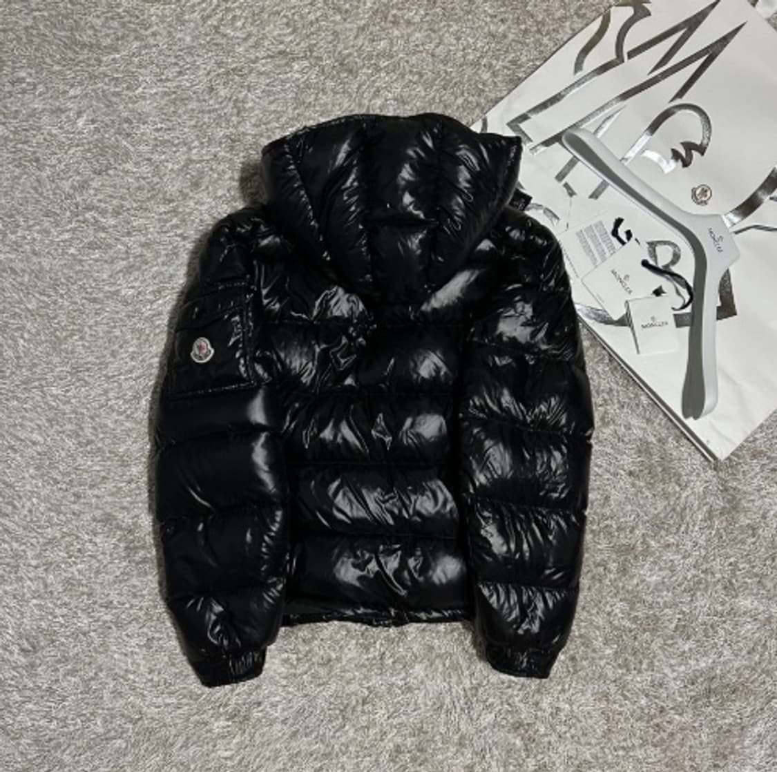 [정품] 몽클레어 마야 와펜패치 유광 패딩 블랙 3사이즈  상품이미지3