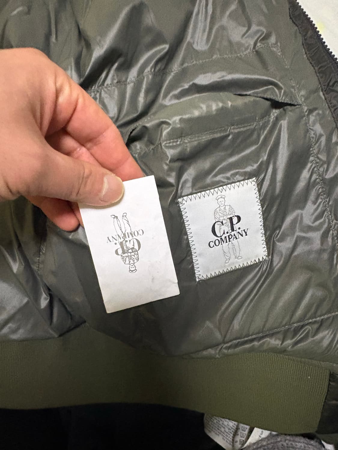 Cp컴퍼니 dd쉘 경량패딩 팝니다! 상품이미지5