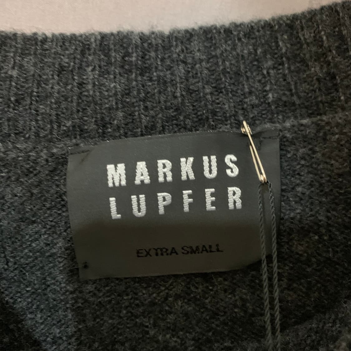 새상품 XS 마커스루퍼 로즈 장미 오버핏 니트 상품이미지4