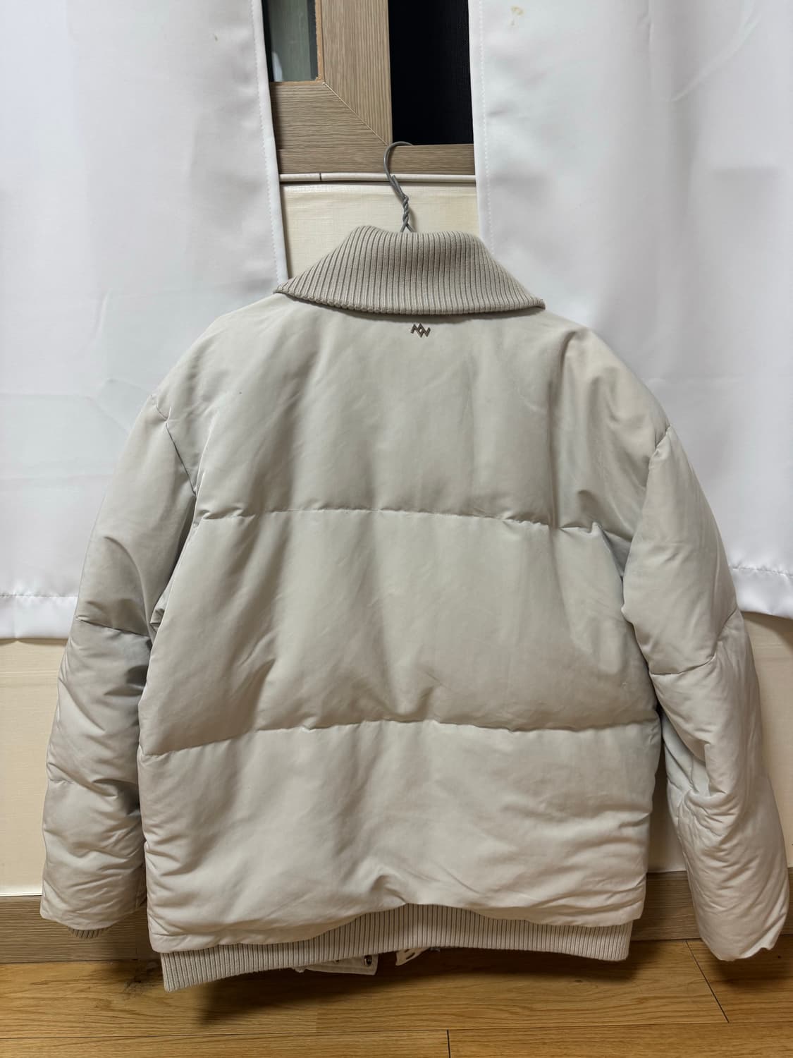 지제로 크림 패딩 xs 판매합니다!!! 상품이미지2