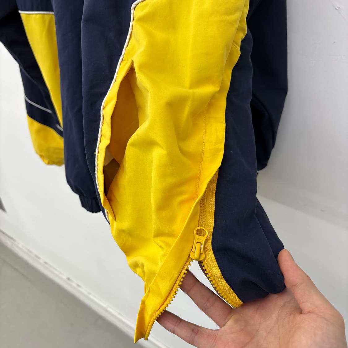 NHL 네이비/옐로우 배색 나일론 바람막이 맨투맨 남XL 상품이미지3