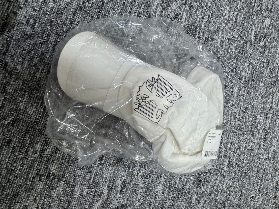 칸예 화이트 캡 상품이미지1