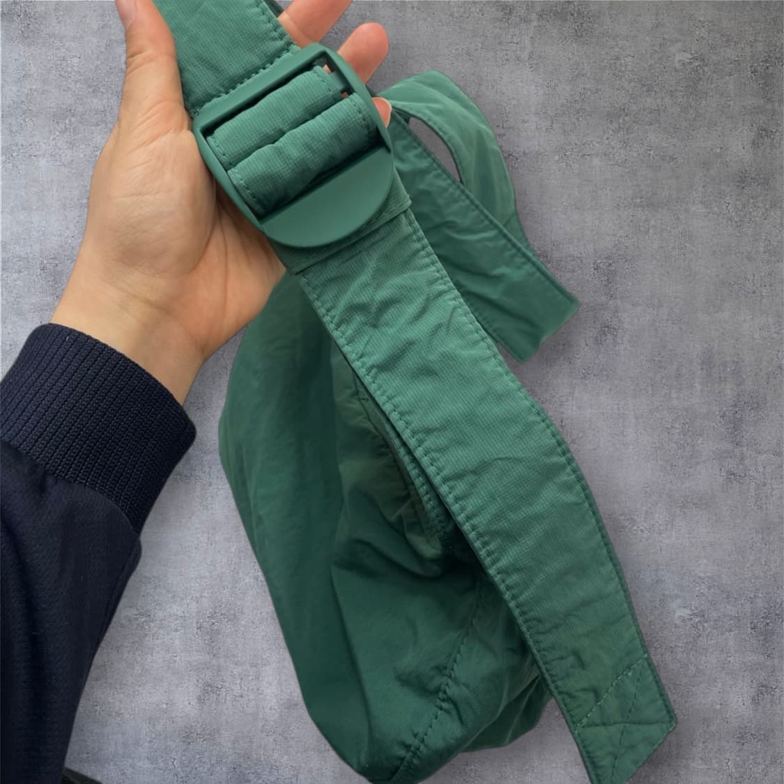 코스 Cos 다크그린 나일론 크로스바디 새들백 상품이미지10