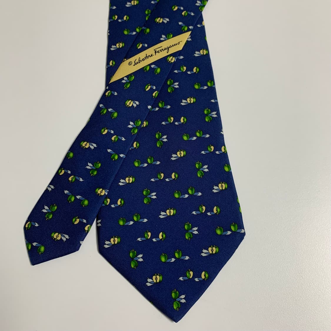 페레가모(Ferragamo) 명품넥타이 클래식 정장룩 코디 A-A+등급 상품이미지4