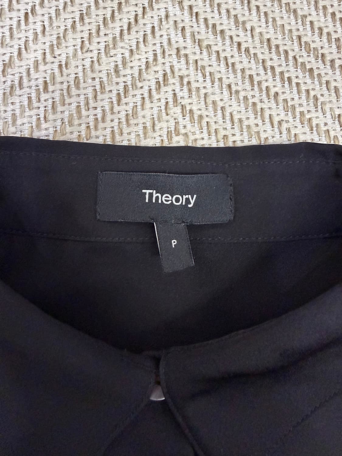 정품) Theory 띠어리 22ss 블랙 러플 블라우스 셔츠 P 상품이미지5