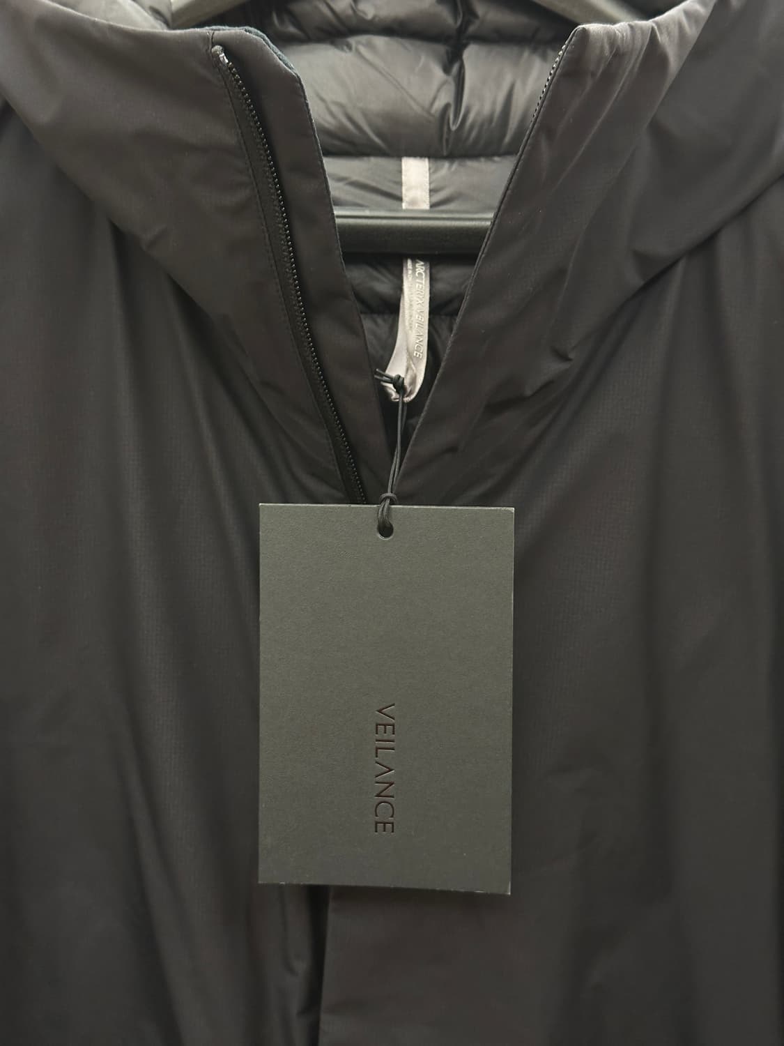 [새제품] 아크테릭스 베일런스 알투스 다운 자켓 블랙 컬러 L 상품이미지2