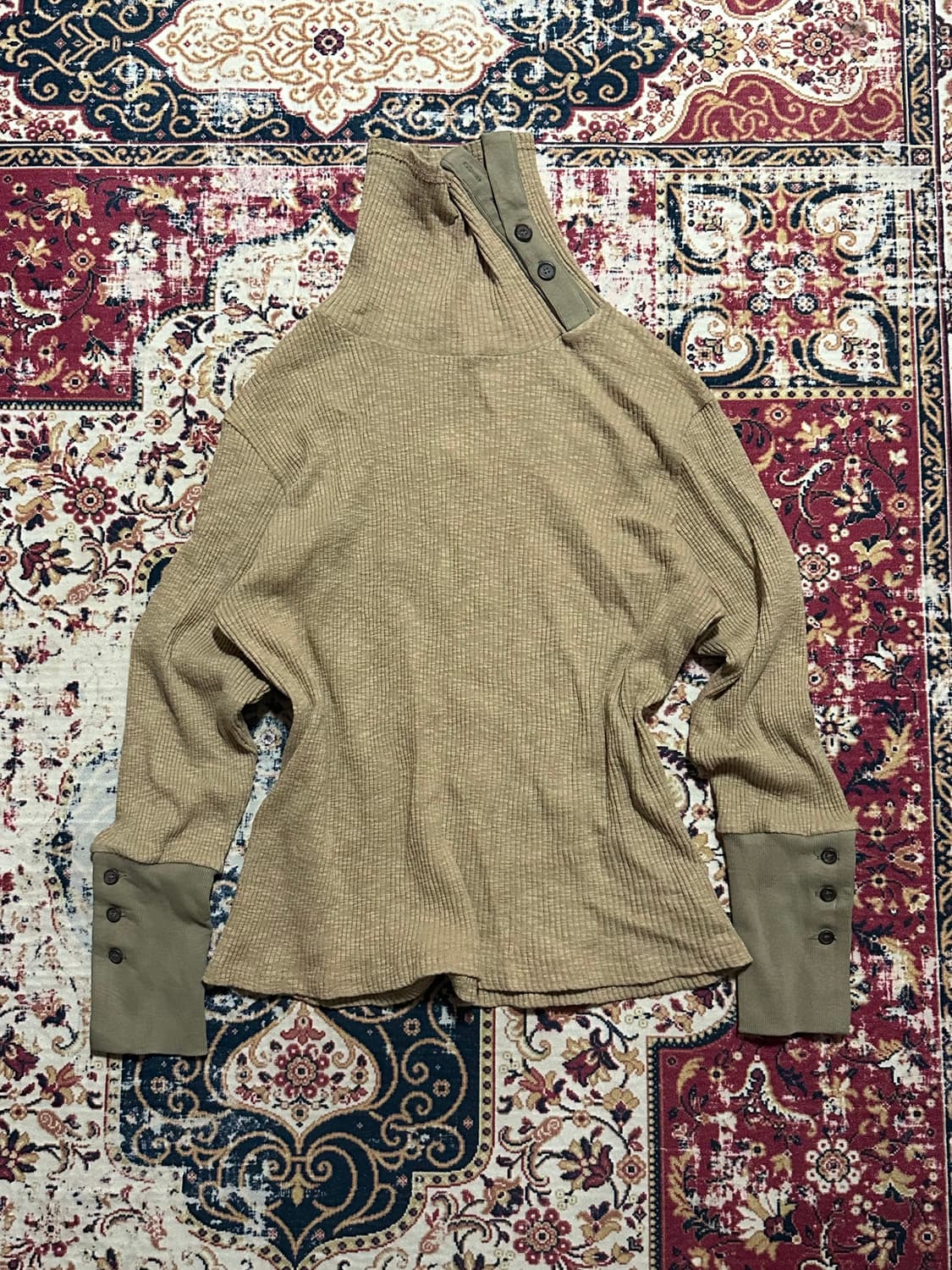 버튼 디테일 터틀넥 롱슬리브 상품이미지1