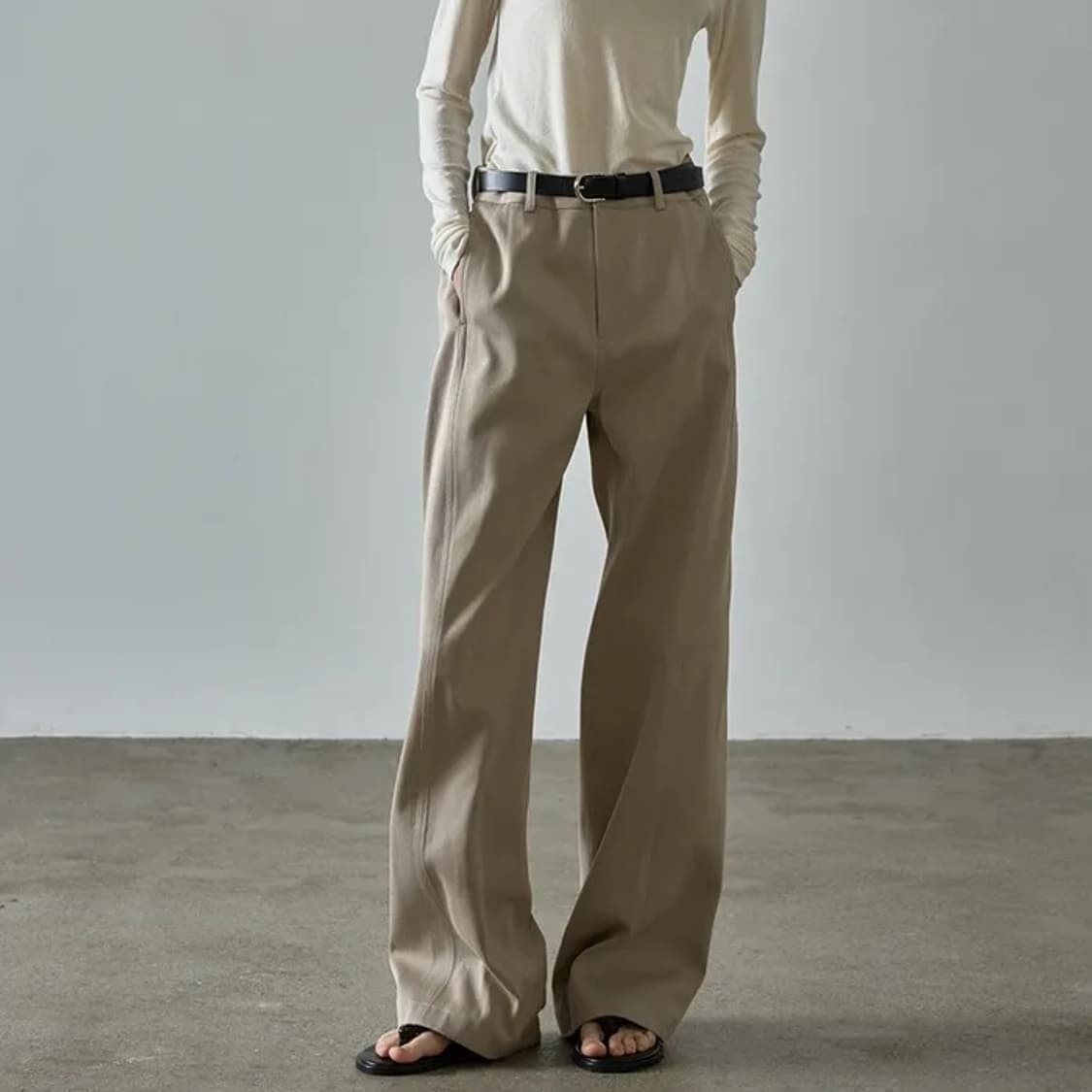 파사드패턴 커브드 코튼팬츠 상품이미지1