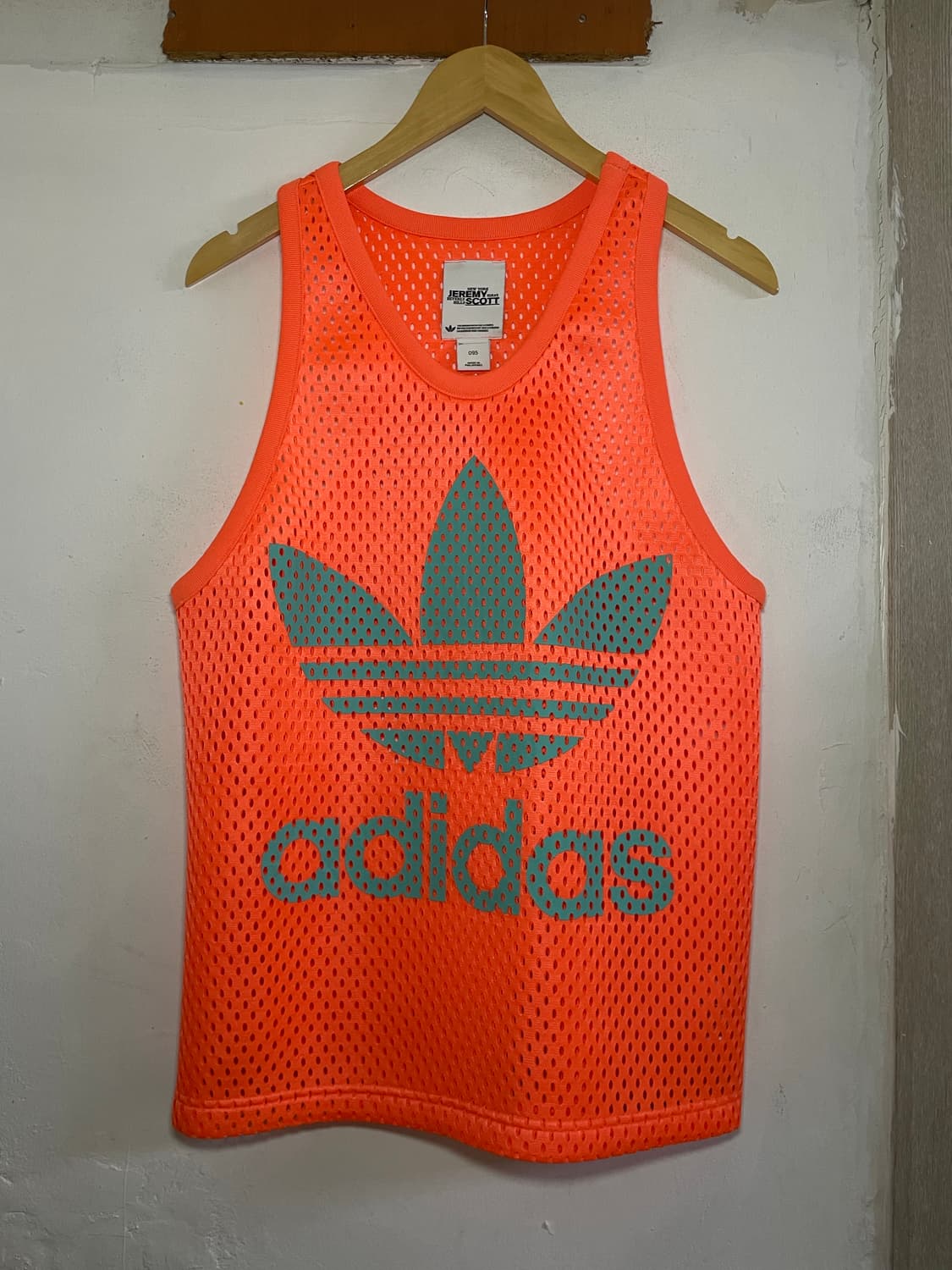 제레미스캇x아디다스 상품이미지1