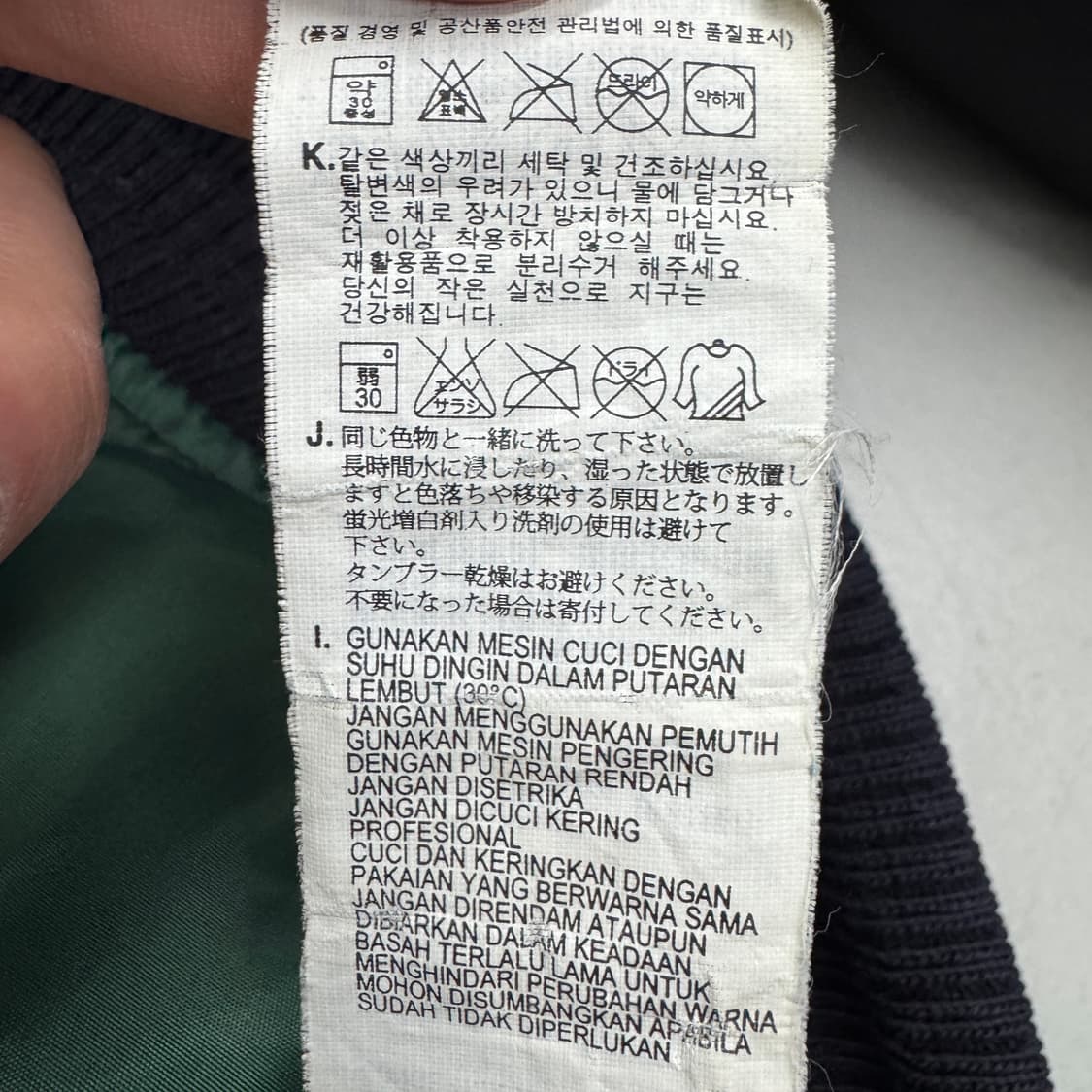 리바이스 하이넥 덕다운 바이커 숏 패딩 블랙 상품이미지10