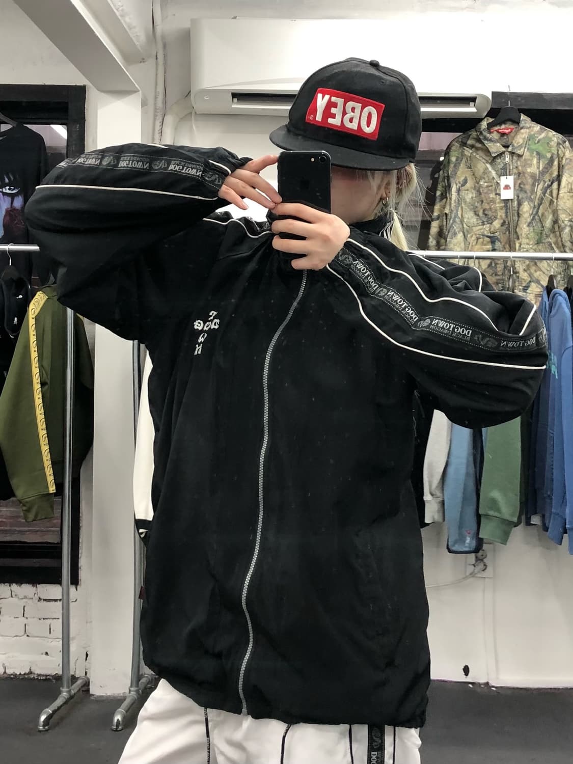 도그타운 사이드 로고 바람막이 상품이미지1