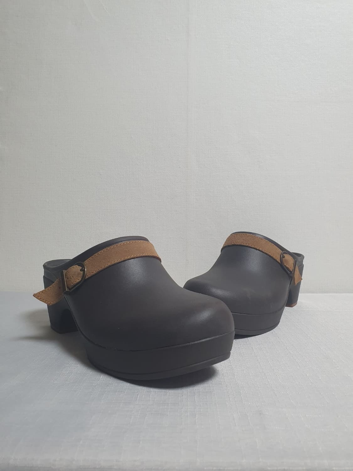 230mm 크록스 사라 벨티드 힐 클로그 브라운 상품이미지1