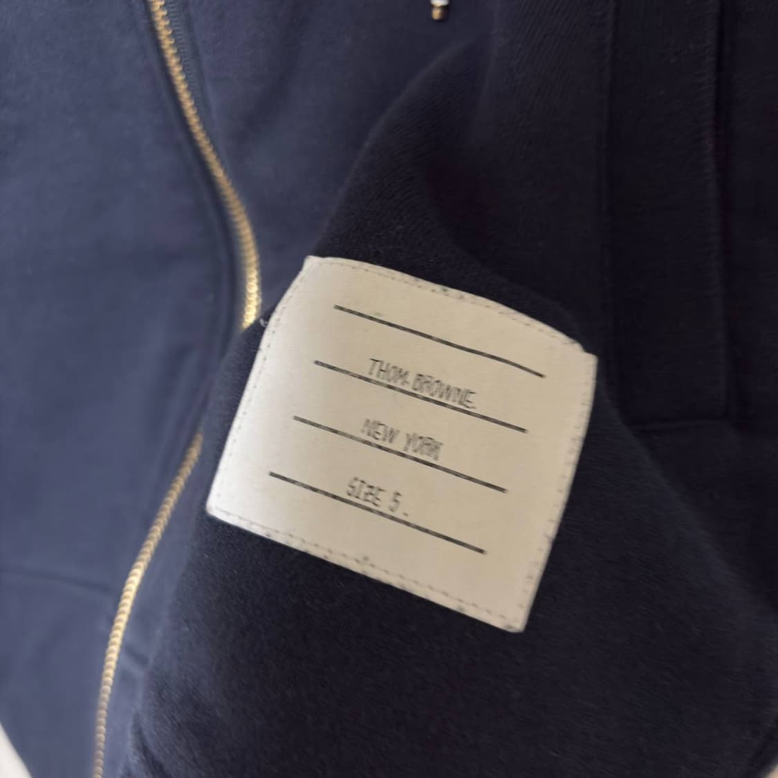 [5] 톰브라운 사선완장 후드집업 네이비 금장 상품이미지3