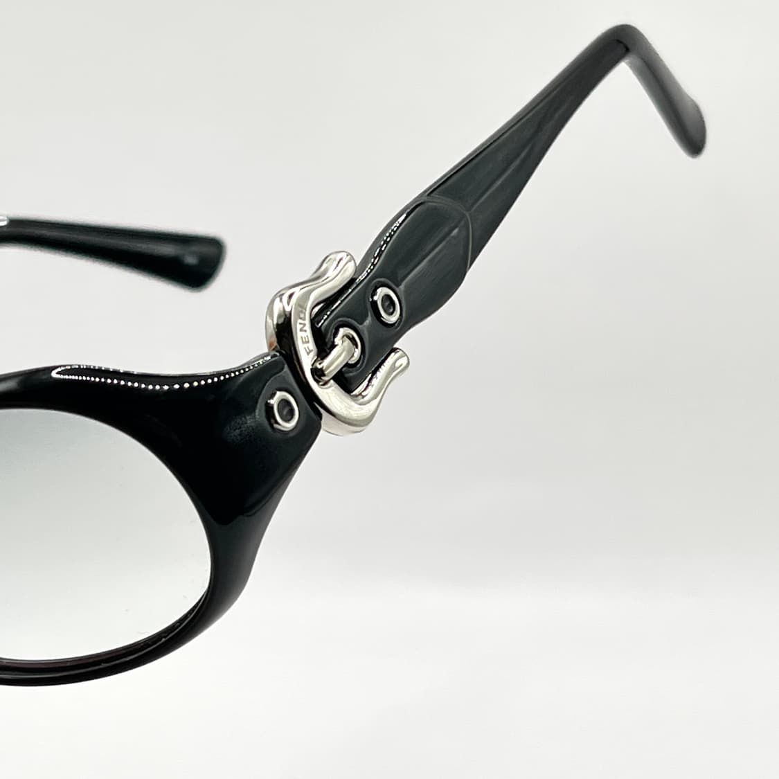 FENDI 펜디 버클 뿔테 선글라스  상품이미지5