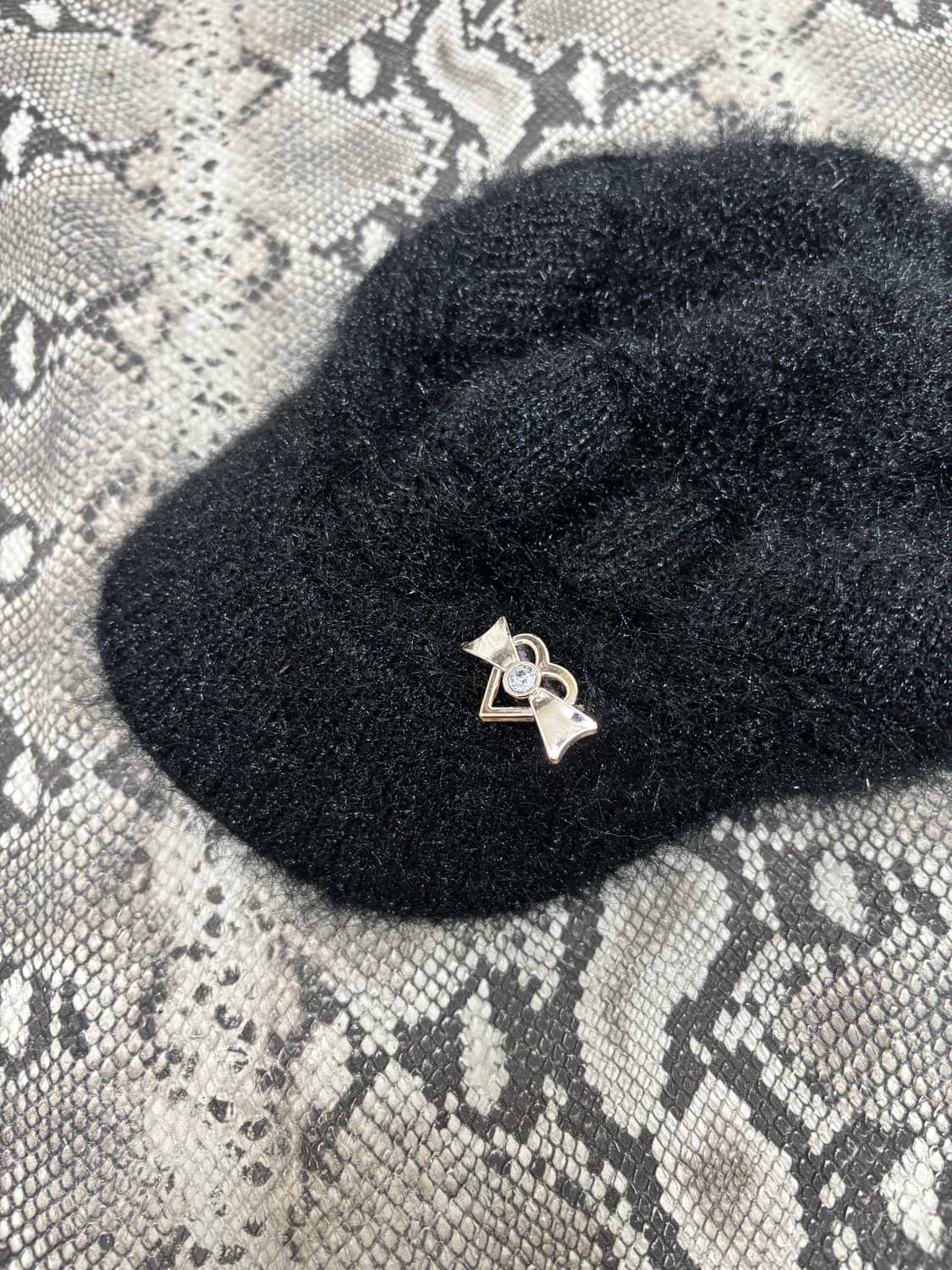 2. Ribbon Detail Black Fur Cap (여성 Free) 상품이미지3