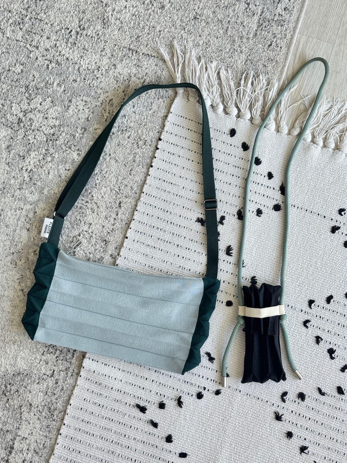 플리츠마마 나노백 블랙 미니 크로스백 상품이미지6