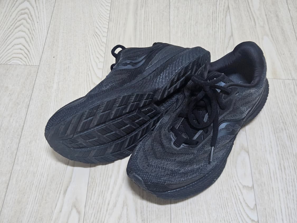 써코니  트라이엄프19 블랙 270mm 상품이미지2