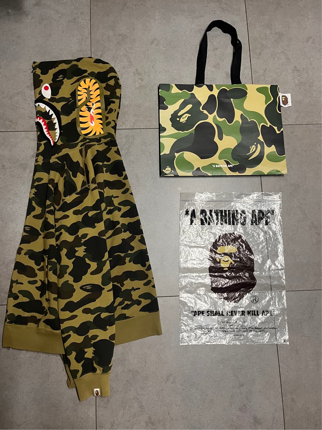 베이프 녹계 샤크 후드집업 상품이미지2