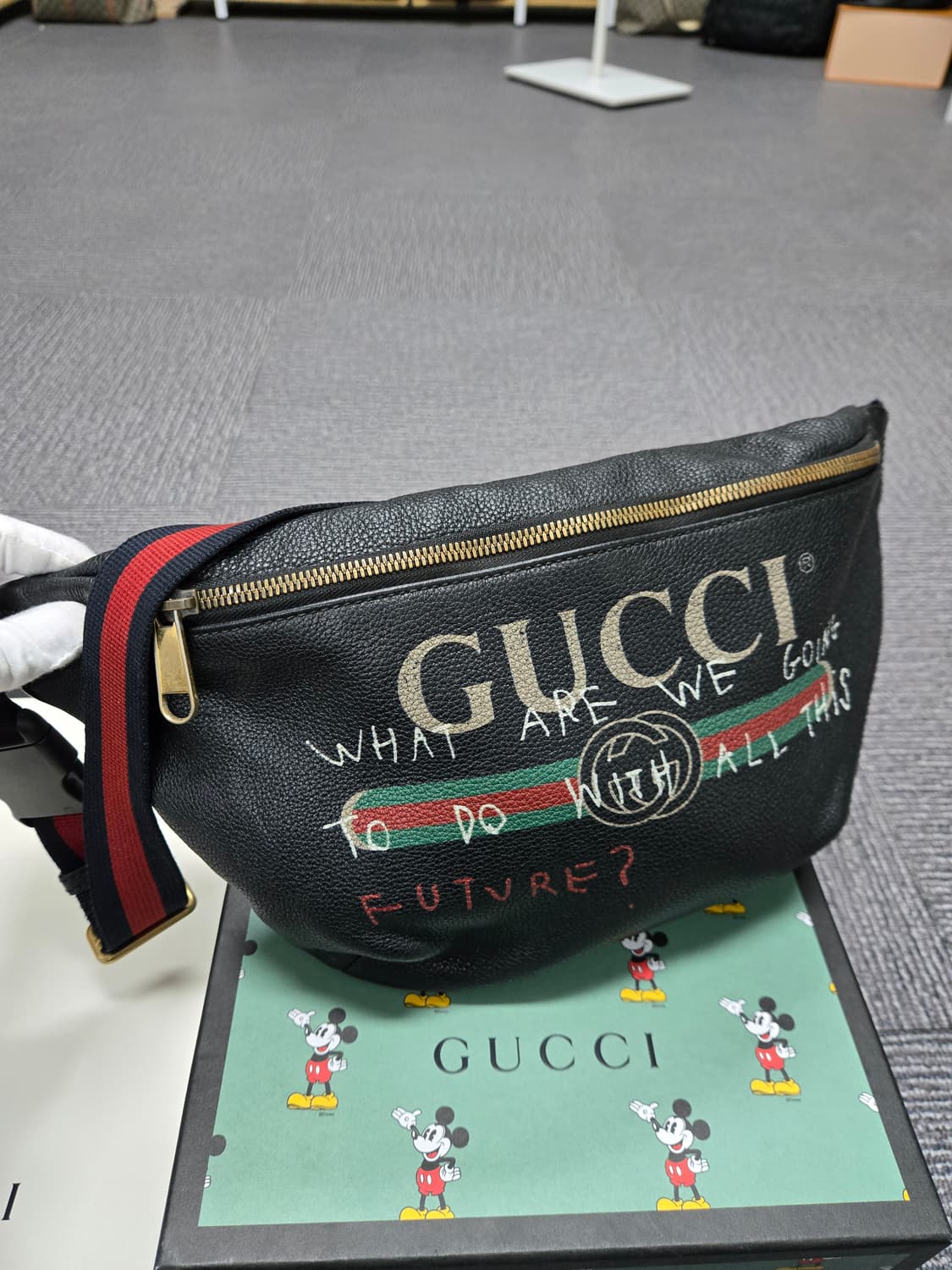 [특가][정품]구찌 띠로고 힙색 상품이미지1