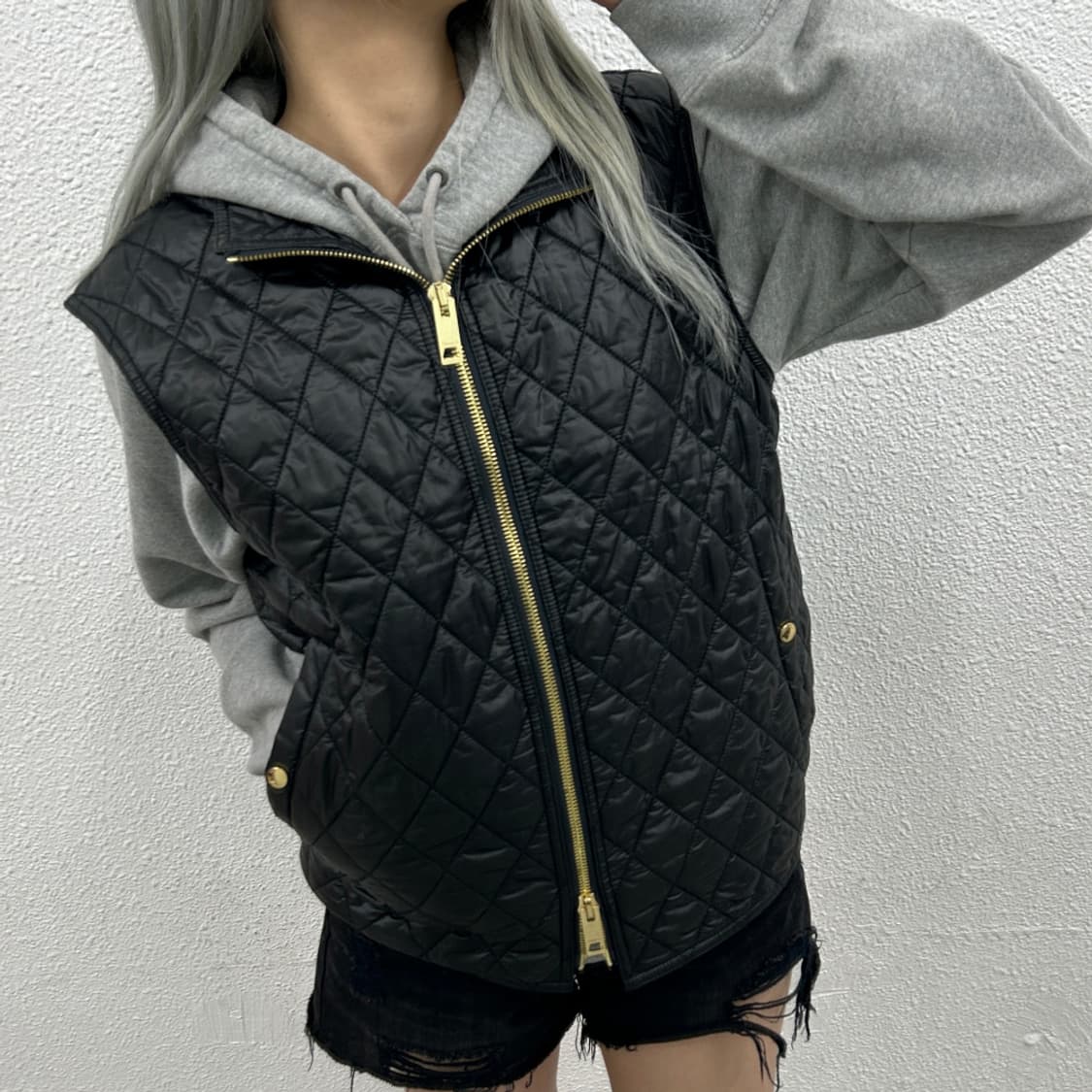 버버리 블랙 다이아 퀼팅 금장 베스트 L 상품이미지1